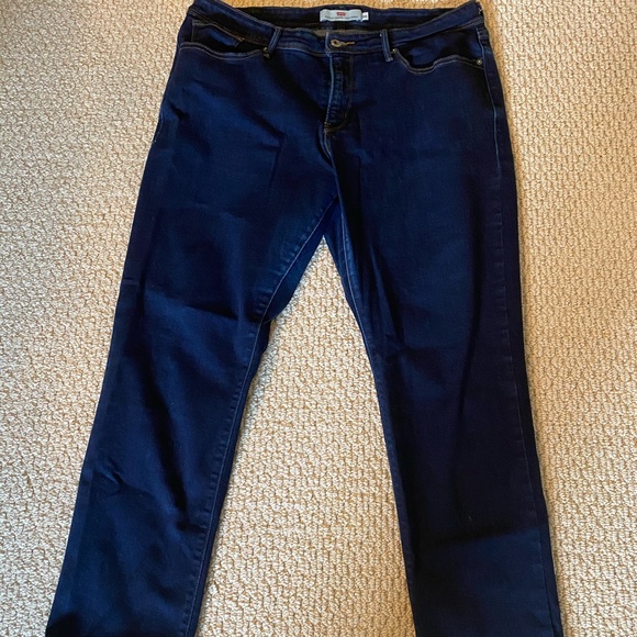 Levi's Denim - EUC 18w Levi’s dark wash skinny